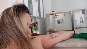 Maids Hot Lunchtime M&#x00E9;nage In Progress