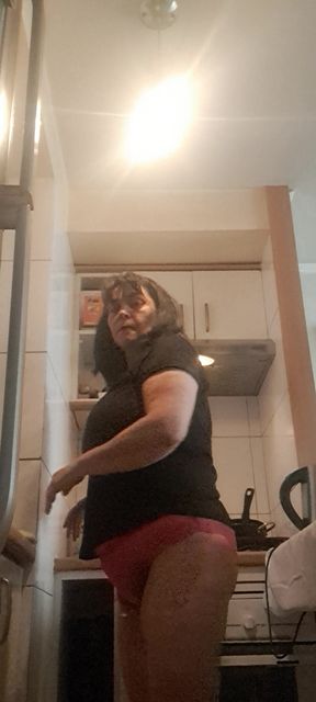 milf washing dishes in panties