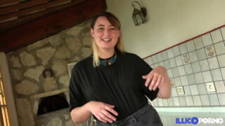 Muž šuká baculatou amatérskou blondýnku s francouzskou děvkou ve spodním prádle