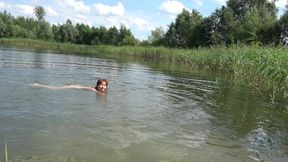 Hera Harding Shows Wrinkled Feet After Swimming Naked