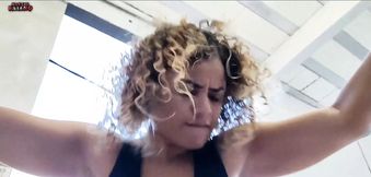 MULHER CASADA CHAMA ENCADOR PRA CONSERTA A PIA E TUDO TERMINA EM SEXO NA  AUSENCIA DO CORNO